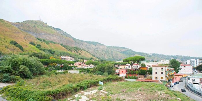 Appartamento quadrilocale in vendita in Via Comunale Cintia Napoli, Napoli