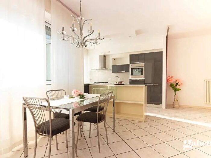 Appartamento con 5 locali in vendita in Via Verdi, Cattolica