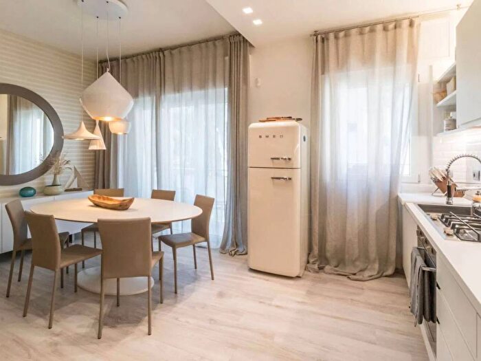 Appartamento trilocale in affitto in Viale A Gramsci C, Milano Marittima, Cervia