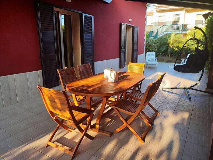 Casa con 5 locali in affitto in Modica Sorda, Modica