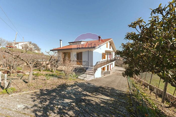 Casa con 5 locali in vendita in Contrada Atriena, Gessopalena