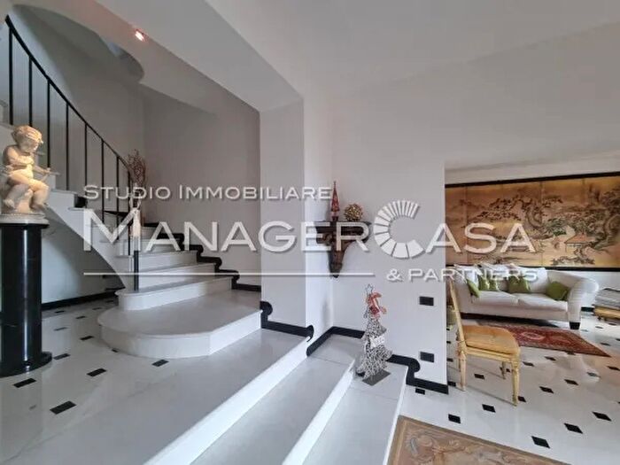 Casa con 6 locali in vendita in Via Piaggio, Genova