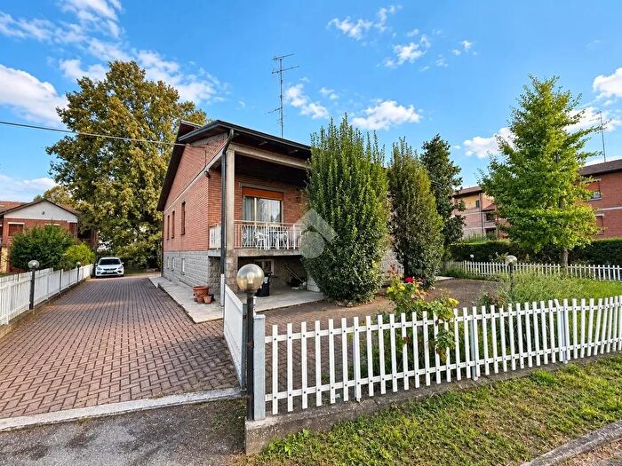Casa con 5 locali in vendita in Via Francesco Bacone, Reggio nell'Emilia