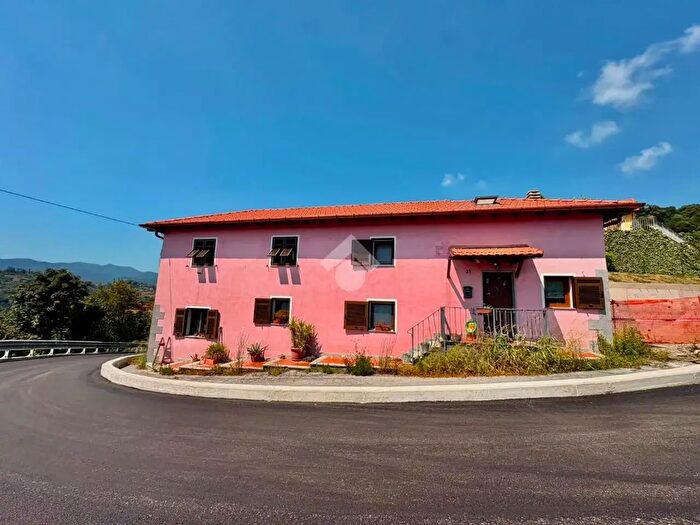 Casa con 5 locali in vendita in Via G Brodolini, Sant'Olcese