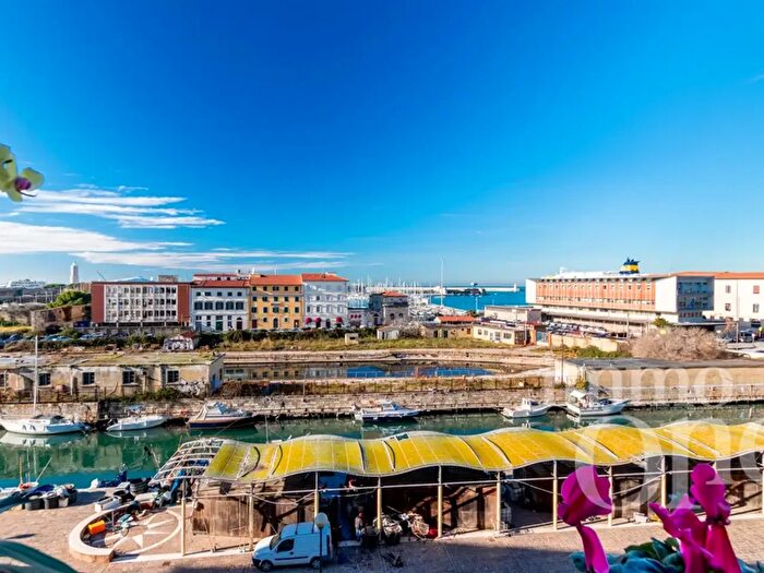 Appartamento con 5 locali in vendita in Scali Enrico Cialdini, Livorno