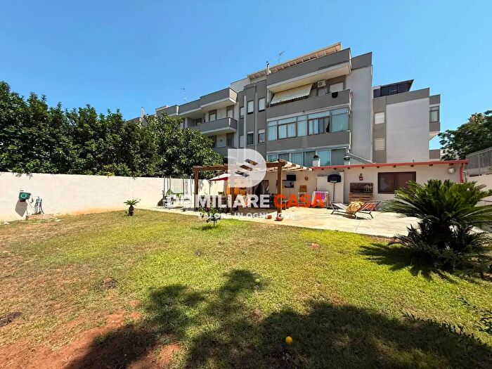 Appartamento con 6 locali in vendita in Via Pasquale Micelli, Lecce