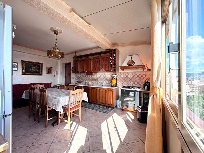 Appartamento con 5 locali in vendita in Via Vito Fazio Allmayer, Palermo