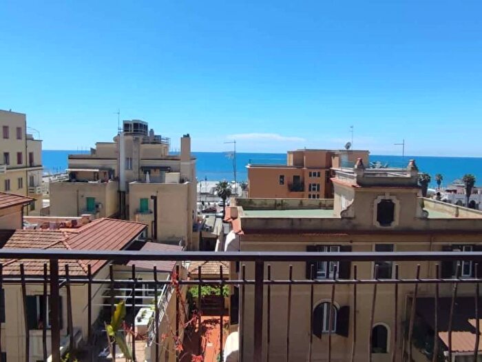 Appartamento trilocale in affitto in Via Rutilio Namaziano, Ostia Ponente, Roma