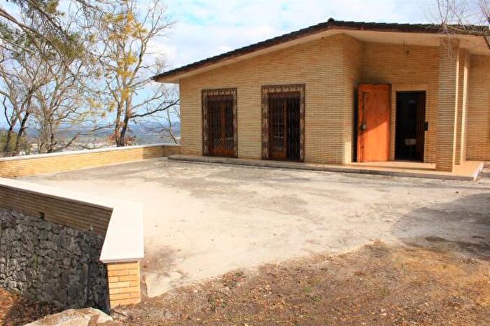 Casa con 6 locali in vendita in Cassano Delle Murge