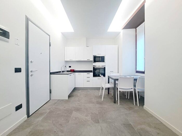 Appartamento monolocale in affitto in Viale Tunisia, Repubblica, Milano