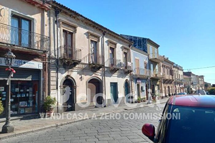 Casa con 6 locali in vendita in Corso Vittorio Emanuele II, Piedimonte Etneo