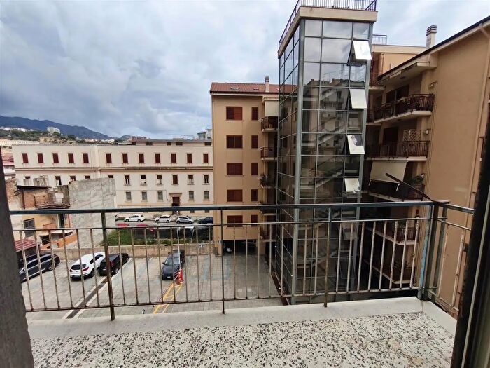 Appartamento trilocale in vendita in Viale Regina Margherita, Messina