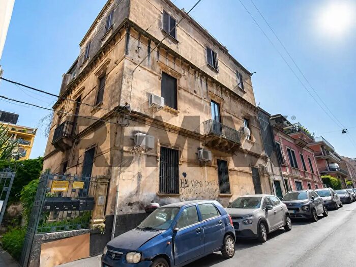 Appartamento trilocale in vendita in Via Paolo Bentivoglio, Catania