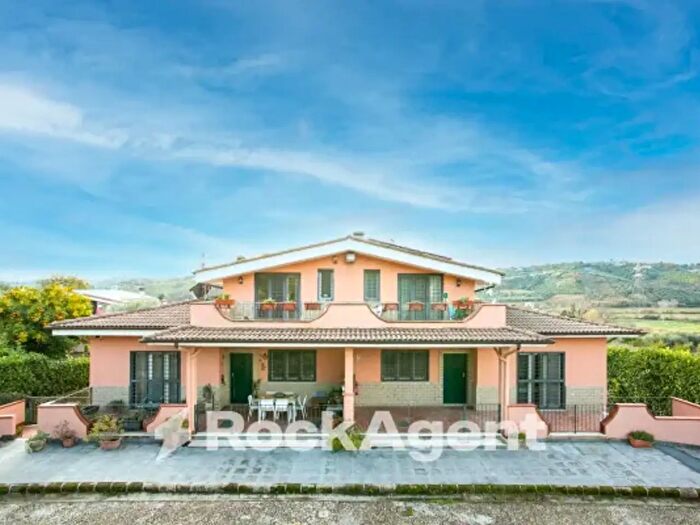 Casa con 6 locali in vendita in Via del Laghetto b, Civitella San Paolo