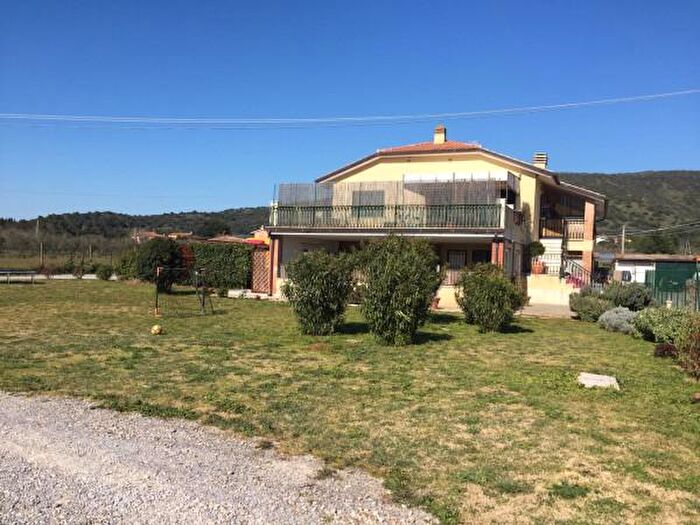 Casa con 6 locali in vendita in Orbetello