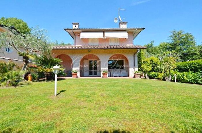 Casa con 6 locali in vendita in Via Giovanni Agnelli, Forte Dei Marmi