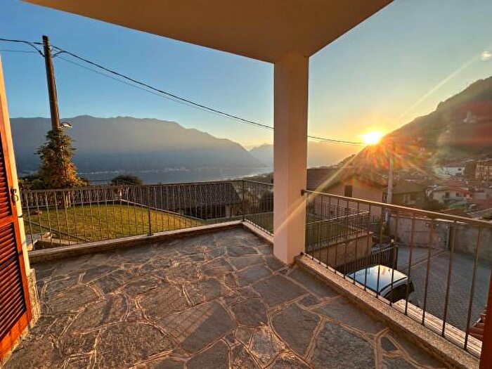 Appartamento trilocale in vendita in Via Statale, Tremezzina