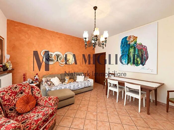 Casa con 5 locali in vendita in Montale