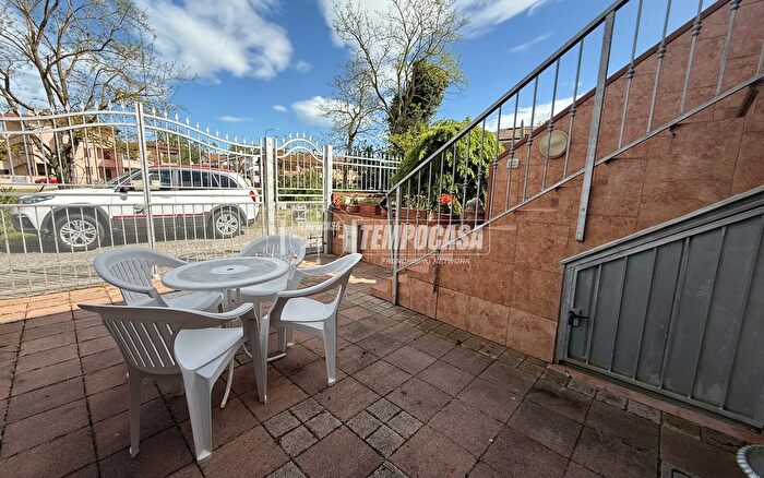 Appartamento trilocale in vendita in Via Azalea, Comacchio