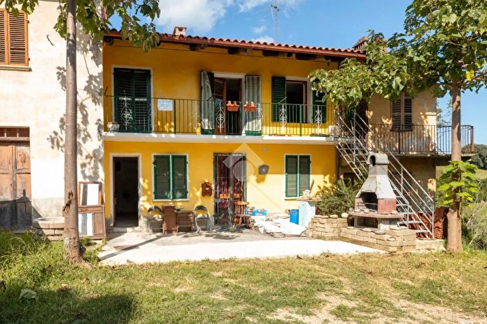 Casa quadrilocale in vendita in Via Antonio Robiola, Arignano