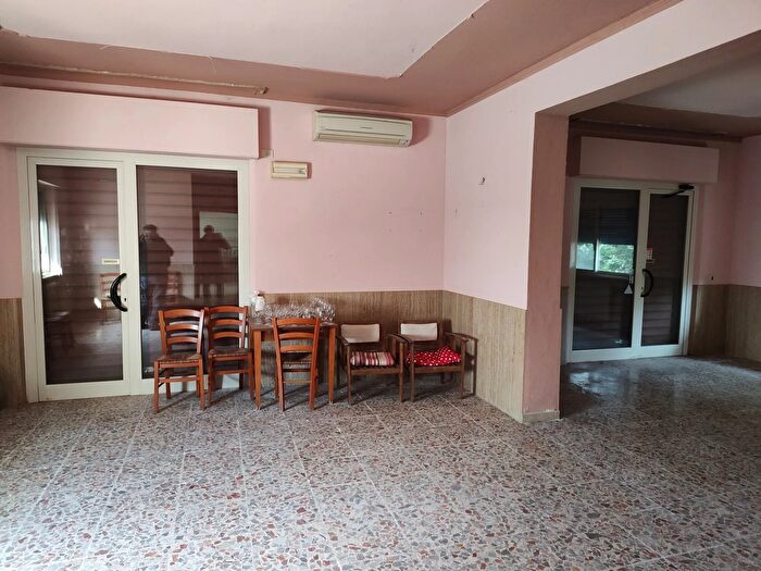 Casa con 10 locali in vendita in Grosseto