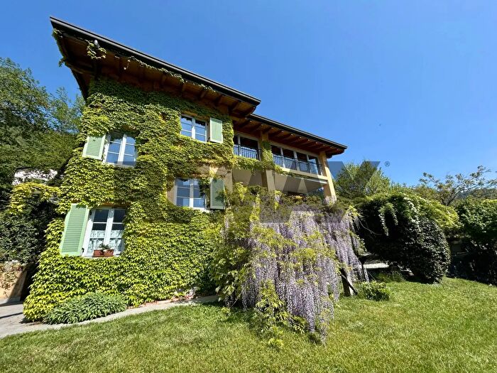 Casa con 6 locali in vendita in Sovere