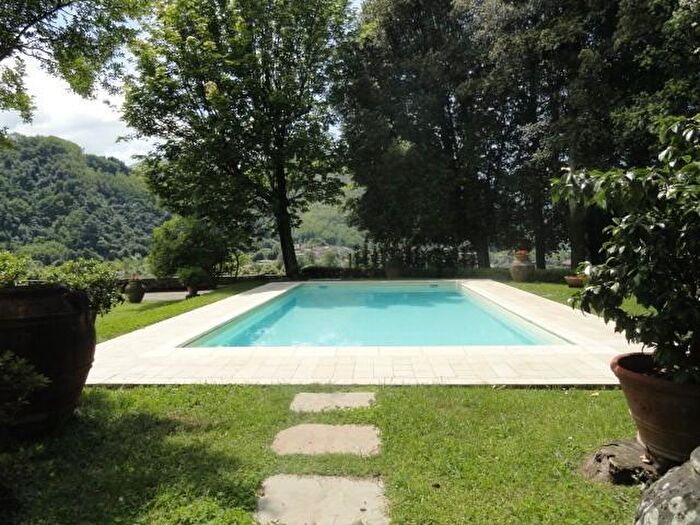 Casa con 17 locali in vendita in Bagni Di Lucca