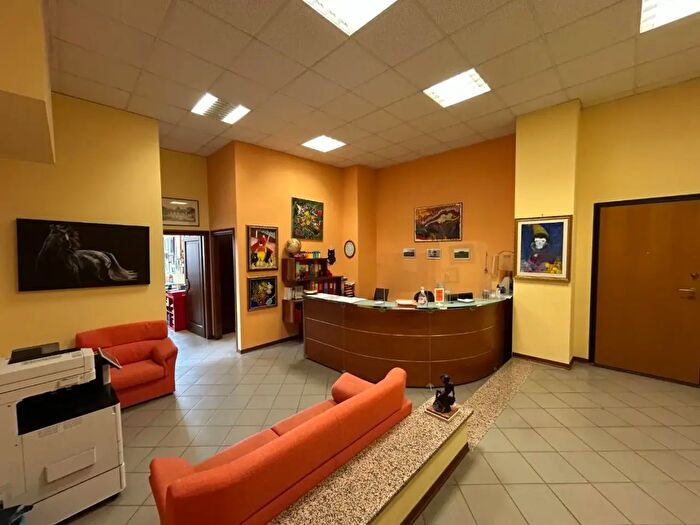 Appartamento con 5 locali in vendita in Camillo Benso di Cavour, Siena