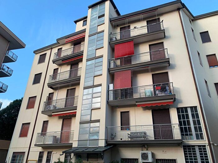 Appartamento trilocale in affitto in Piazza Alcide De Gasperi, Centro, Garbagnate Milanese