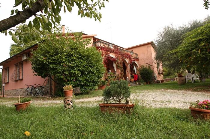 Casa con 8 locali in vendita in Vocabolo Petralata, Giove