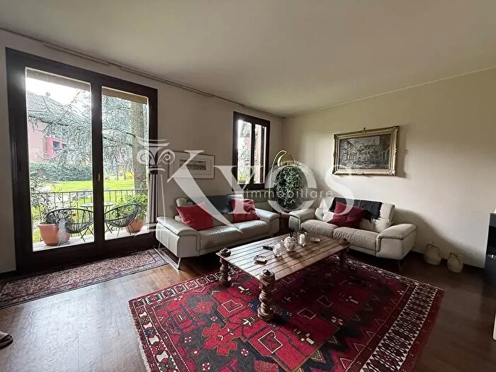 Appartamento quadrilocale in affitto in Via Carlo Osma, Milano