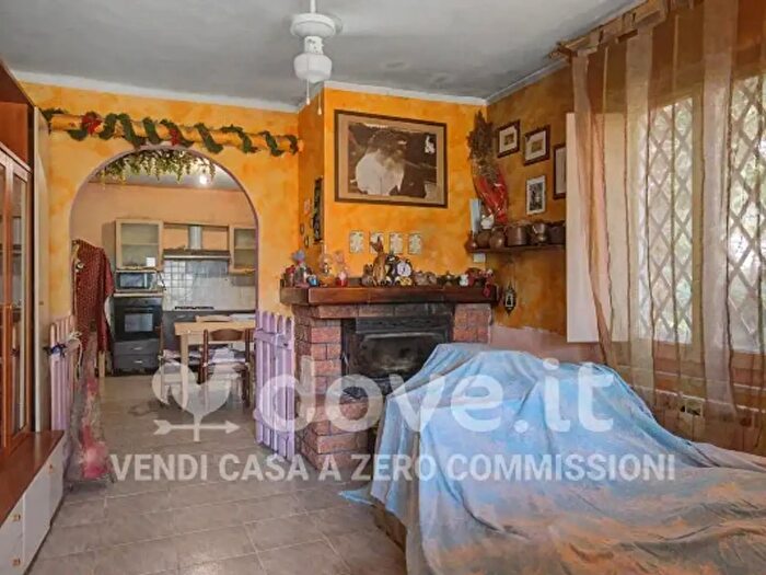 Appartamento quadrilocale in vendita in Via Brigate Partigiane, Follo