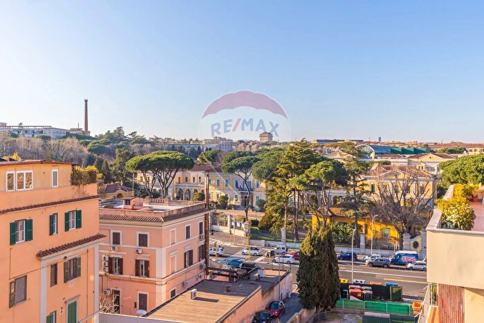 Appartamento trilocale in vendita in Viale di Vigna Pia, Roma