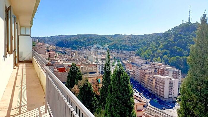 Appartamento con 6 locali in vendita in Via Nuova S Antonio, Modica