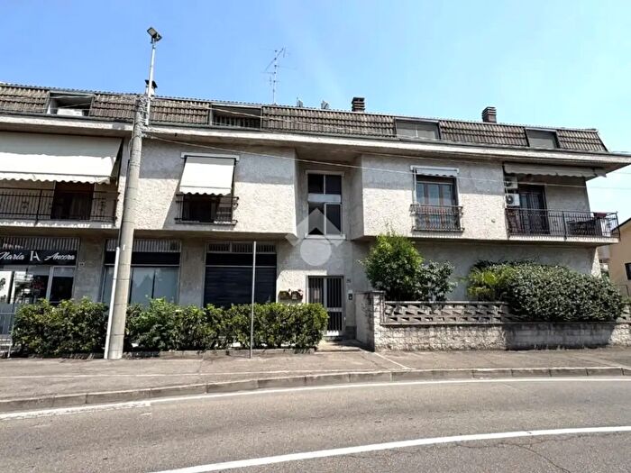 Appartamento trilocale in vendita in Via Martinelli, Senago