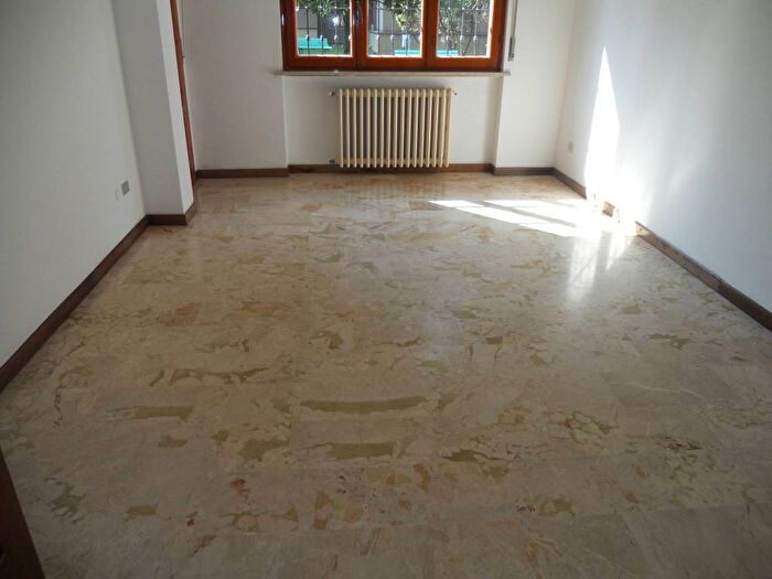 Appartamento trilocale in affitto in Via Viviani, Semicentro, Crema