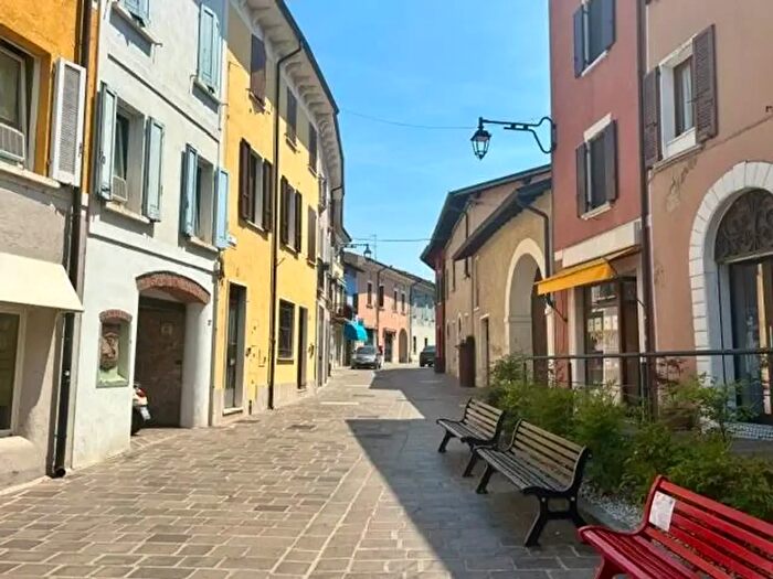 Casa quadrilocale in vendita in Desenzano Del Garda