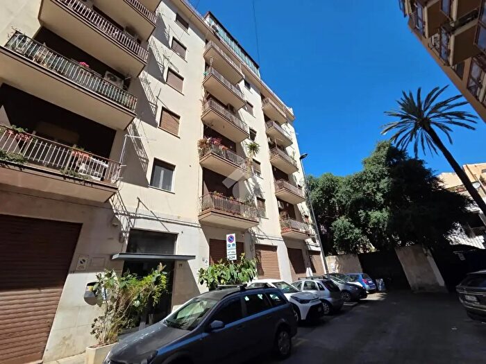 Appartamento quadrilocale in vendita in Via Michele Cipolla, Palermo