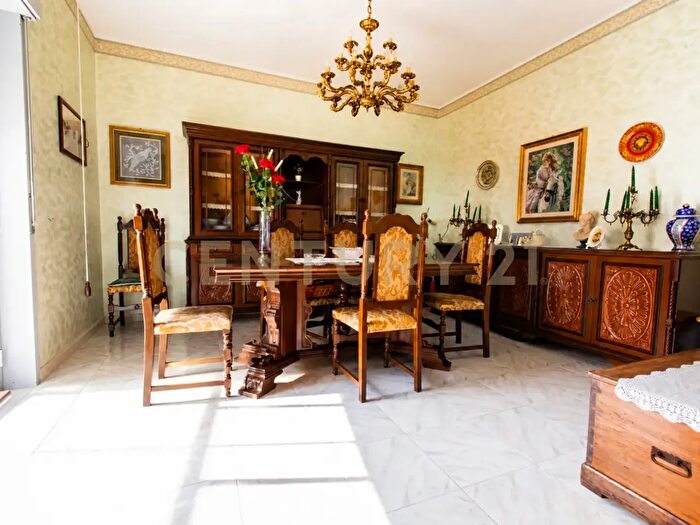 Appartamento trilocale in vendita in Via Trieste, Acireale
