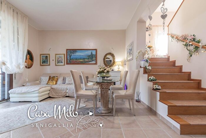 Appartamento con 11 locali in vendita in Senigallia