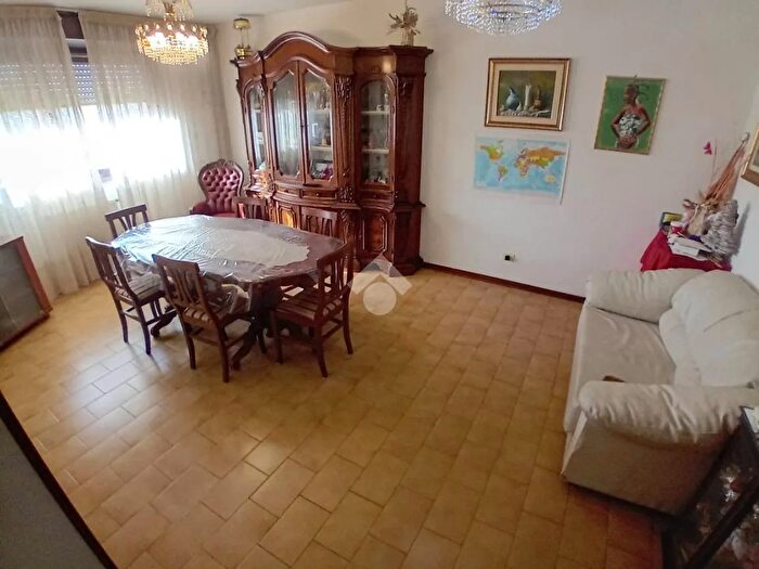 Appartamento quadrilocale in vendita in Via della Cooperazione, Terni