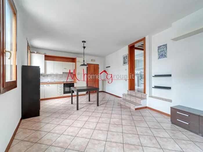 Appartamento trilocale in vendita in Via Sette Martiri, Padova