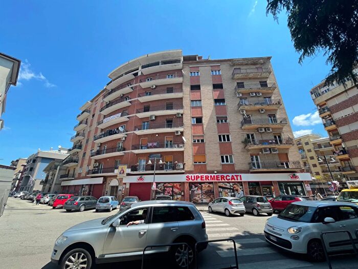 Appartamento con 5 locali in vendita in Piazza Europa Cosenza, Cosenza