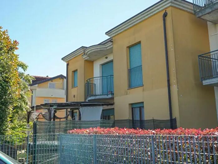 Appartamento trilocale in vendita in Via Eugenio Montale, Verdellino