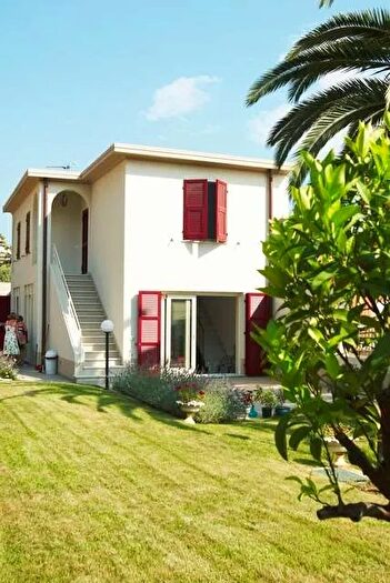 Casa quadrilocale in vendita in Via Lorato, Bordighera