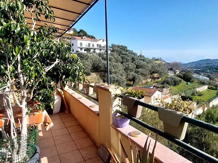 Appartamento bilocale in vendita in Via Strada delle Ginestre, Dolcedo