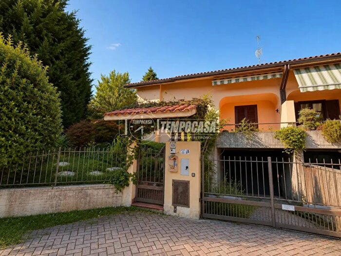 Casa con 5 locali in vendita in Via Filippo Turati, Usmate Velate