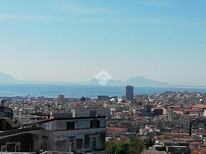 Appartamento trilocale in affitto in Salita Capodimonte, Napoli
