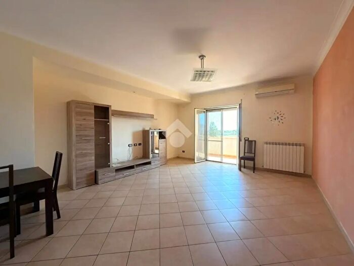 Appartamento trilocale in vendita in Via dei Granai, Crotone