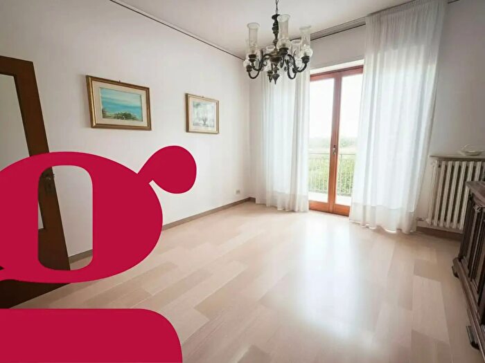 Appartamento con 5 locali in vendita in Via Cristoforo Colombo, Osimo